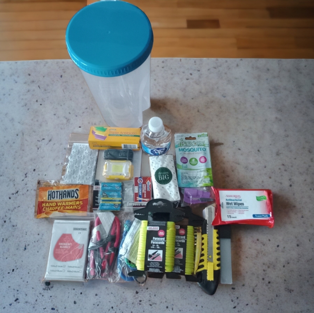 Emergency Car Kit - Picture 3 of 3